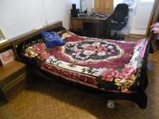 Продам двухместную спальную кровать с матрасами + тумбочка